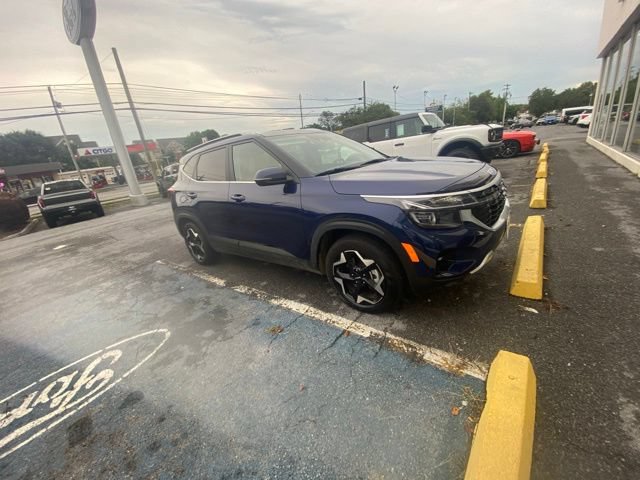 Used 2025 Kia Seltos EX w/ EX Sunroof Package AWD/4WD image 2