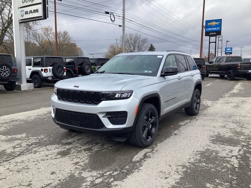 New 2025 Jeep Grand Cherokee Altitude AWD/4WD image 3