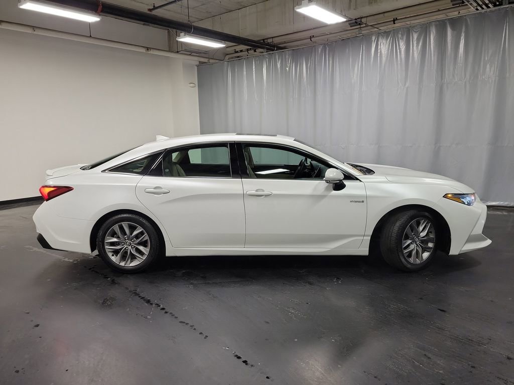 Used 2020 Toyota Avalon XLE w/ Moonroof Package image 9