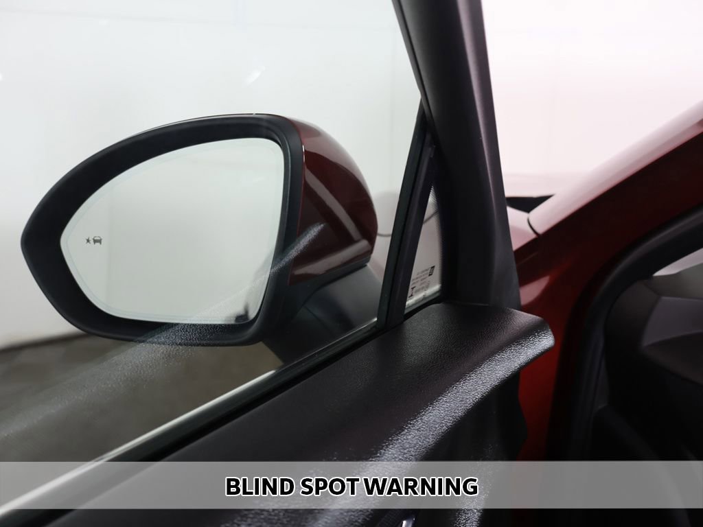 Used 2023 Buick Envision Essence image 3