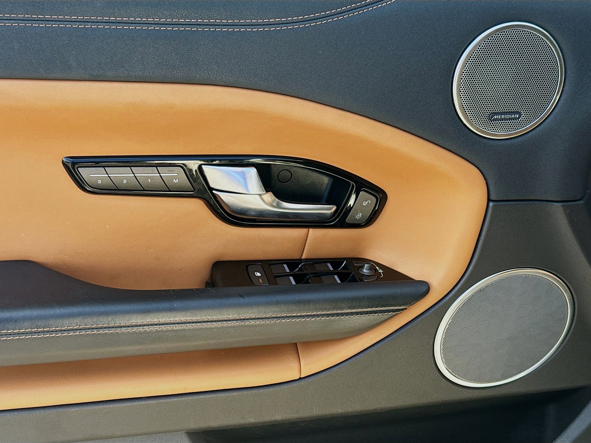 Used 2018 Land Rover Range Rover Evoque HSE Dynamic image 15