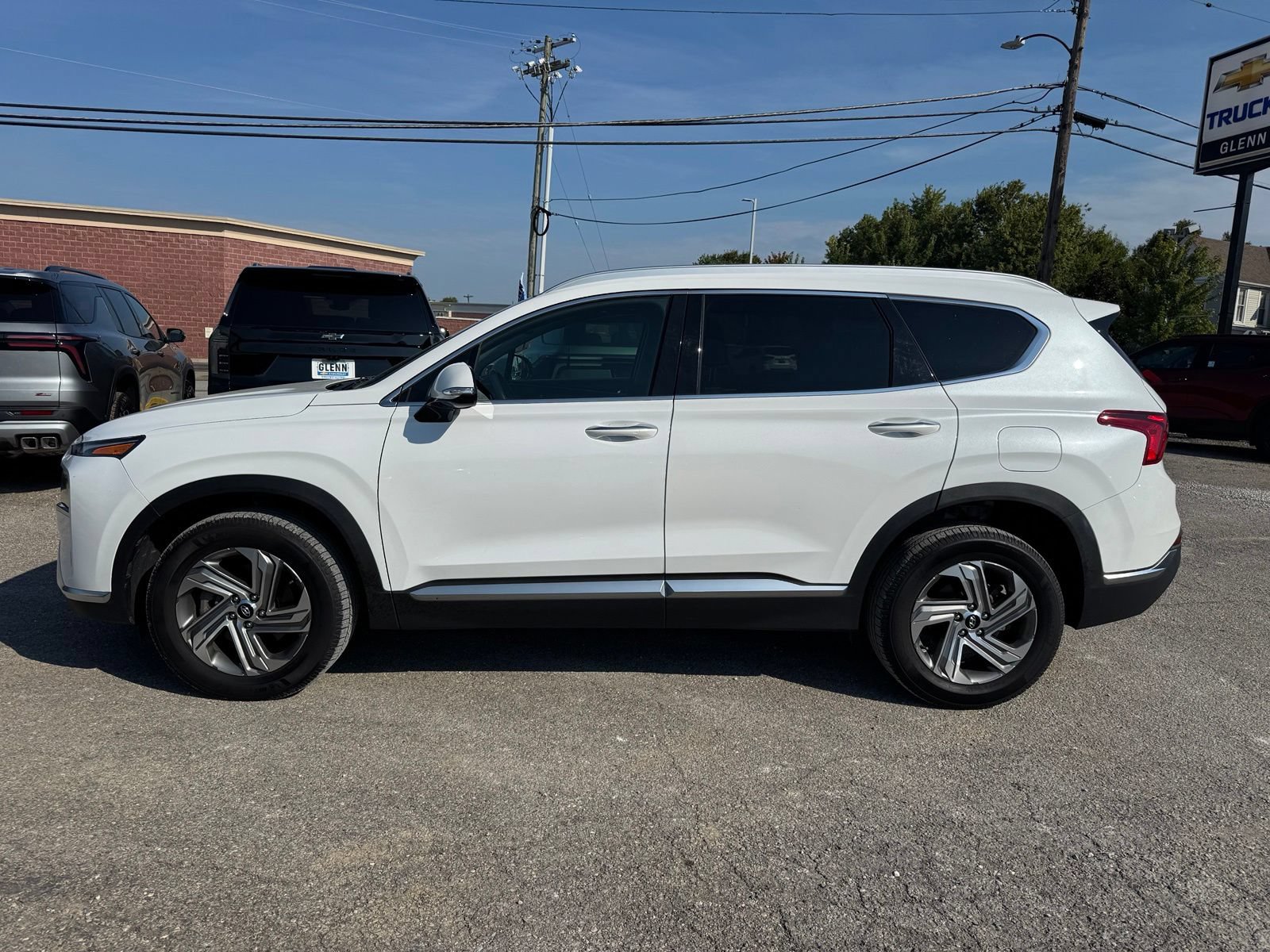 Used 2022 Hyundai Santa Fe SEL w/ Convenience + Premium Package AWD/4WD image 3