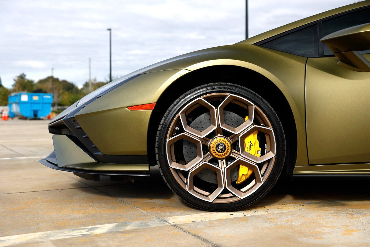 Used 2023 Lamborghini Huracan Tecnica image 24
