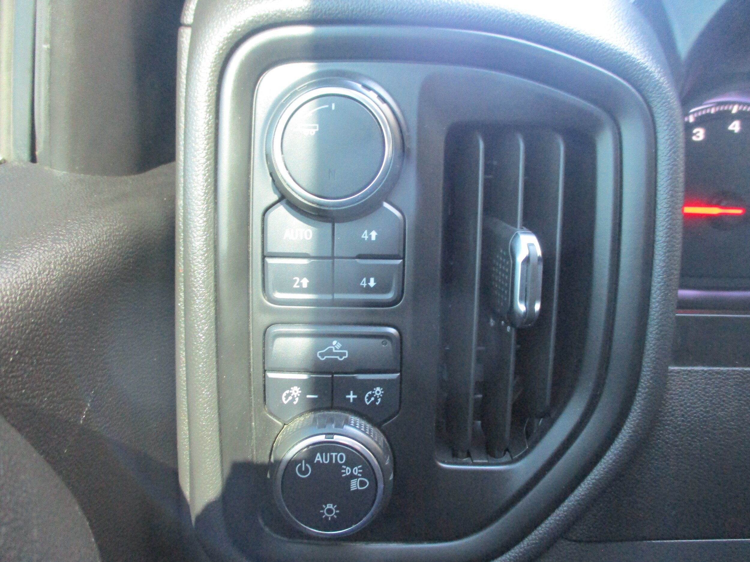 Used 2020 Chevrolet Silverado 1500 Custom Trail Boss w/ Custom Convenience Package AWD/4WD image 17