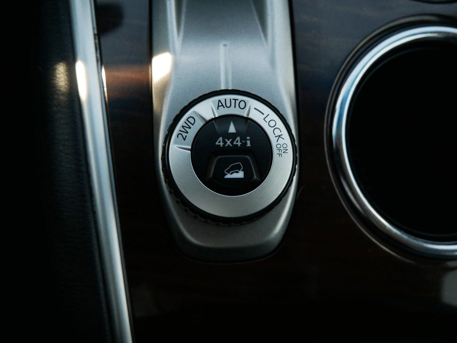 Used 2015 Nissan Pathfinder SL image 23