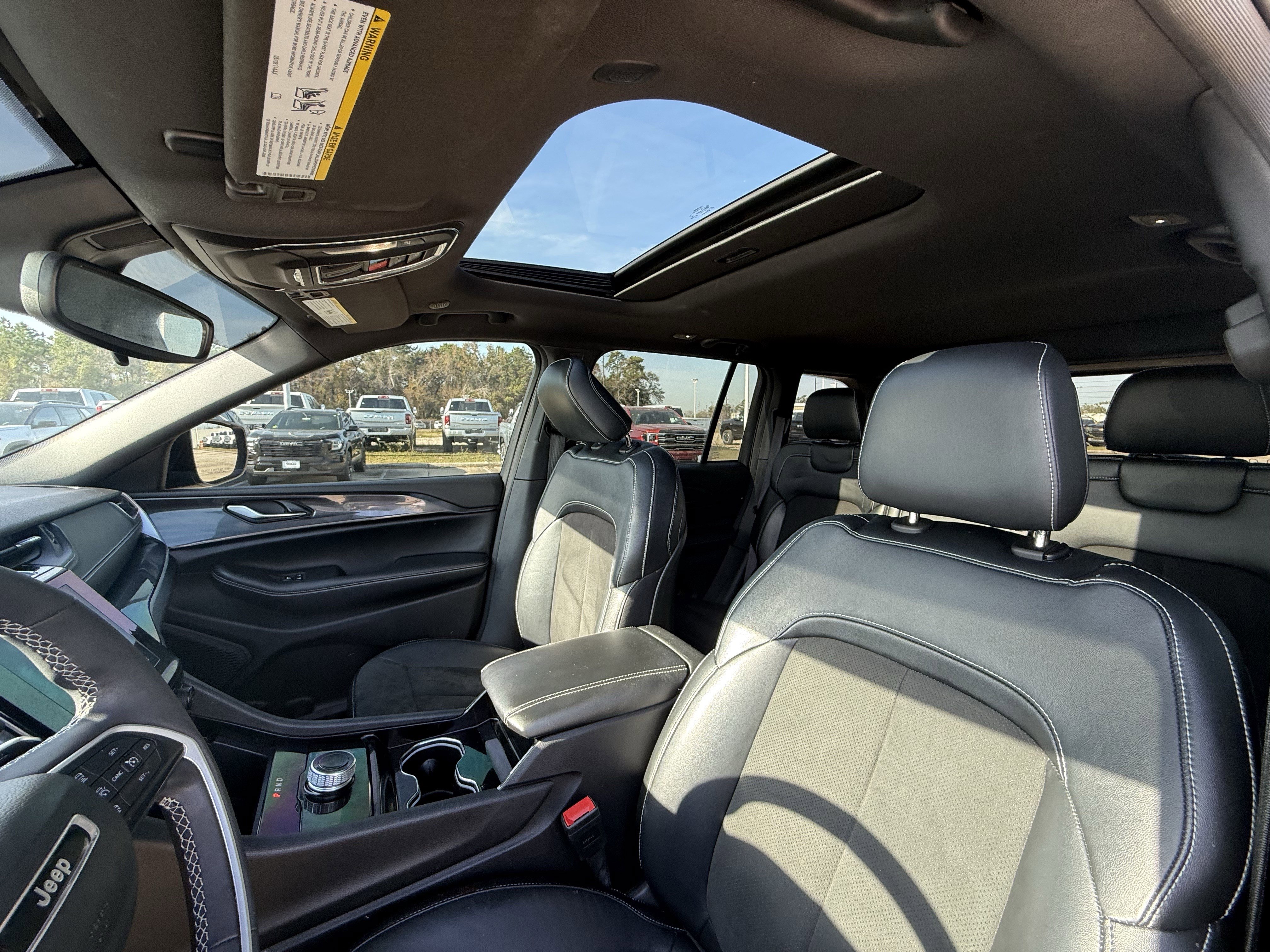 Used 2023 Jeep Grand Cherokee Altitude image 27