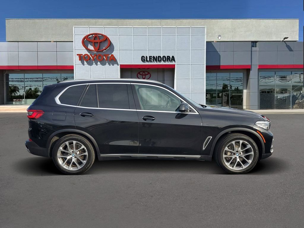 Used 2019 BMW X5 xDrive40i w/ Premium Package 2 image 2