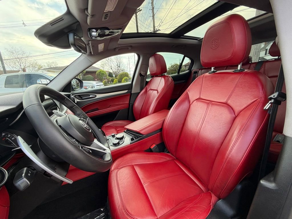 Used 2019 Alfa Romeo Stelvio Sport w/ Quick Order Package 22J Sport AWD/4WD image 9