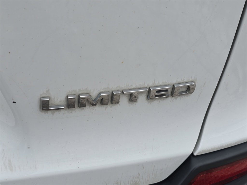 Used 2019 Jeep Cherokee Limited image 30