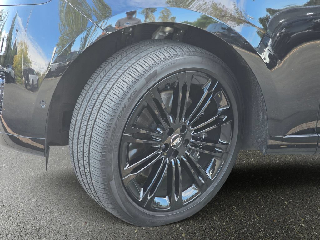 Certified 2025 Land Rover Range Rover Autobiography AWD/4WD image 37