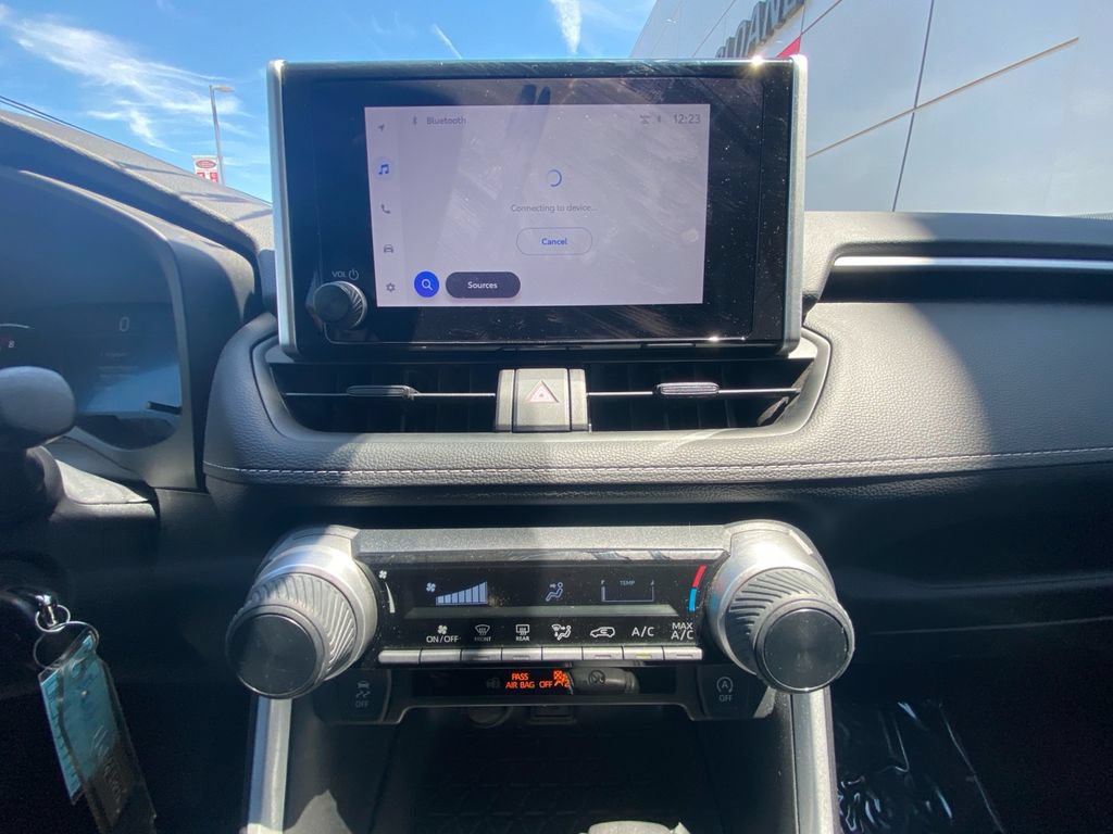 Used 2023 Toyota RAV4 LE AWD/4WD image 20