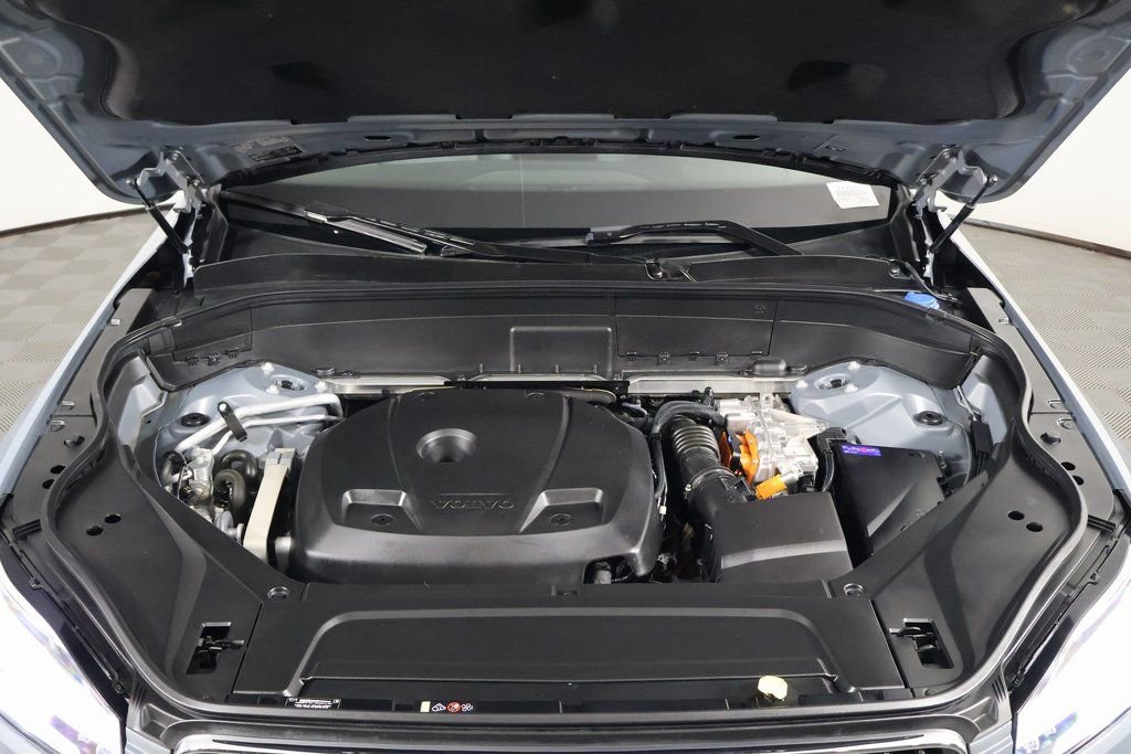 Used 2020 Volvo XC90 T8 Momentum w/ Protection Package Premier image 16