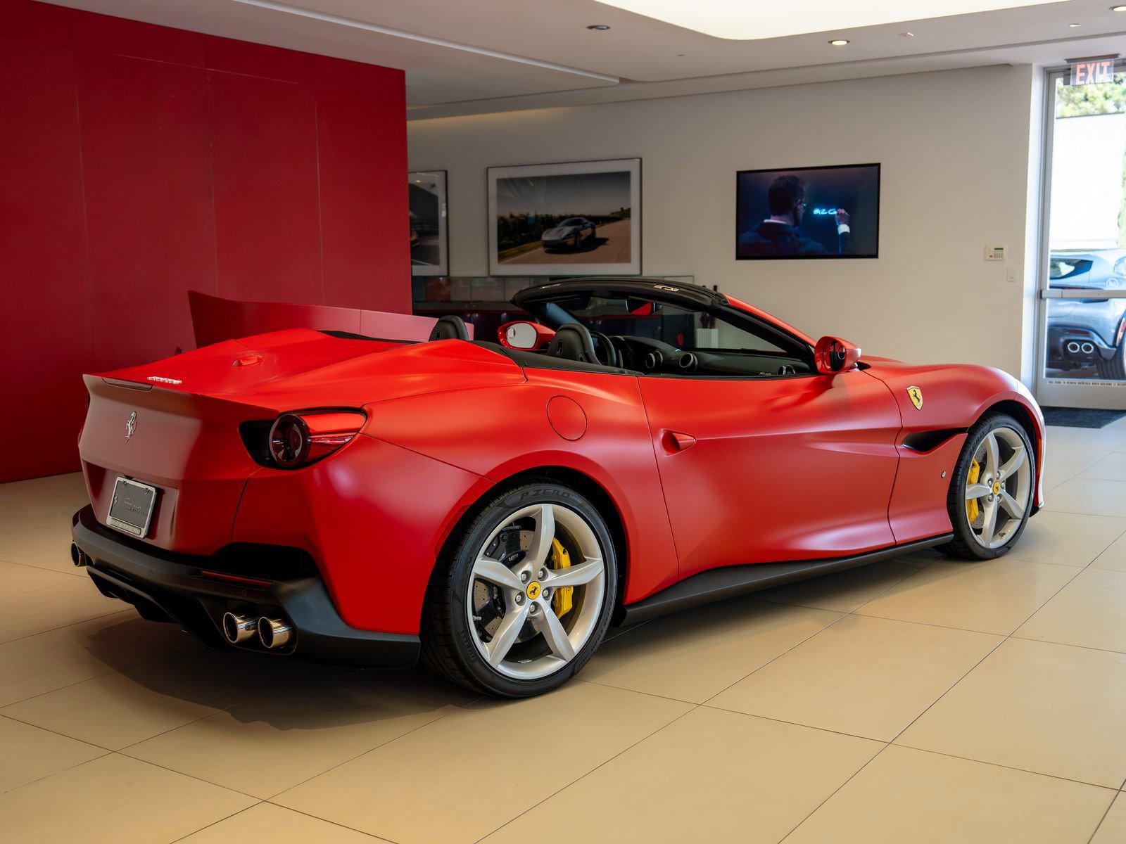 Used 2020 Ferrari Portofino RWD image 6