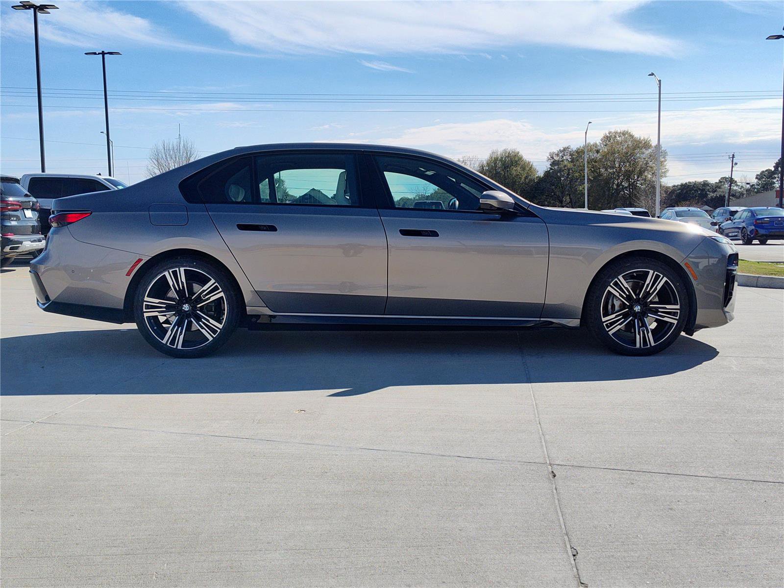 Certified 2023 BMW 740i w/ Executive Package image 7