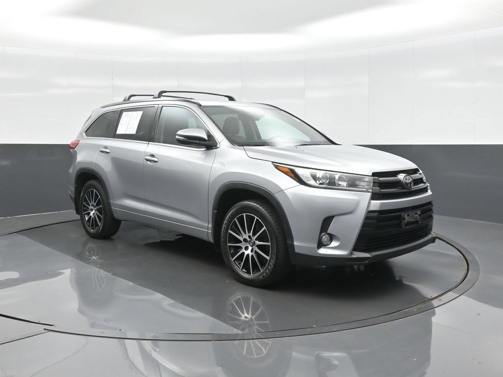 Used 2017 Toyota Highlander SE AWD/4WD image 1