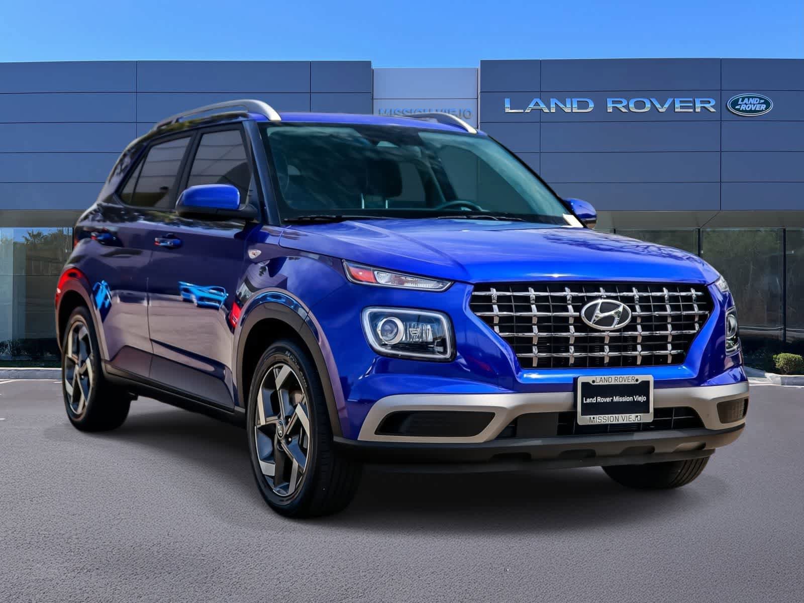 Used 2023 Hyundai Venue Limited image 3