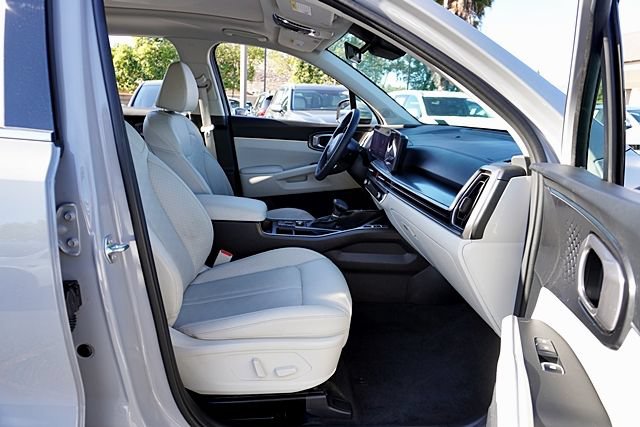Used 2025 Kia Sorento EX w/ Panoramic Sunroof Package FWD image 11