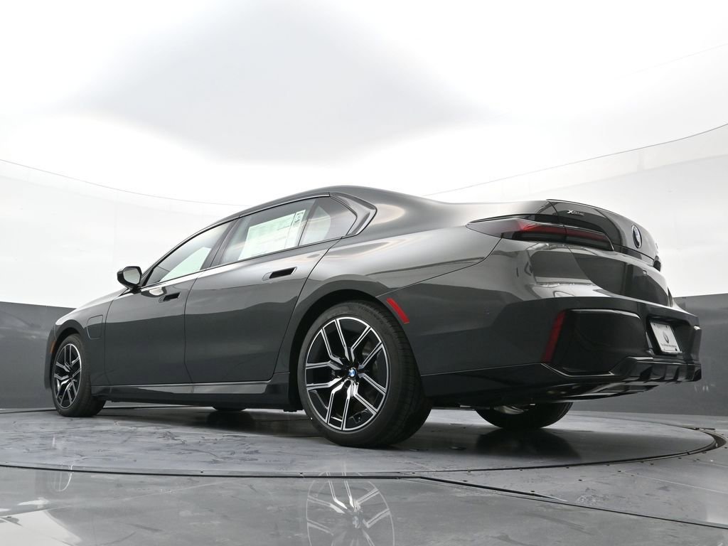 New 2026 BMW 750e xDrive image 27