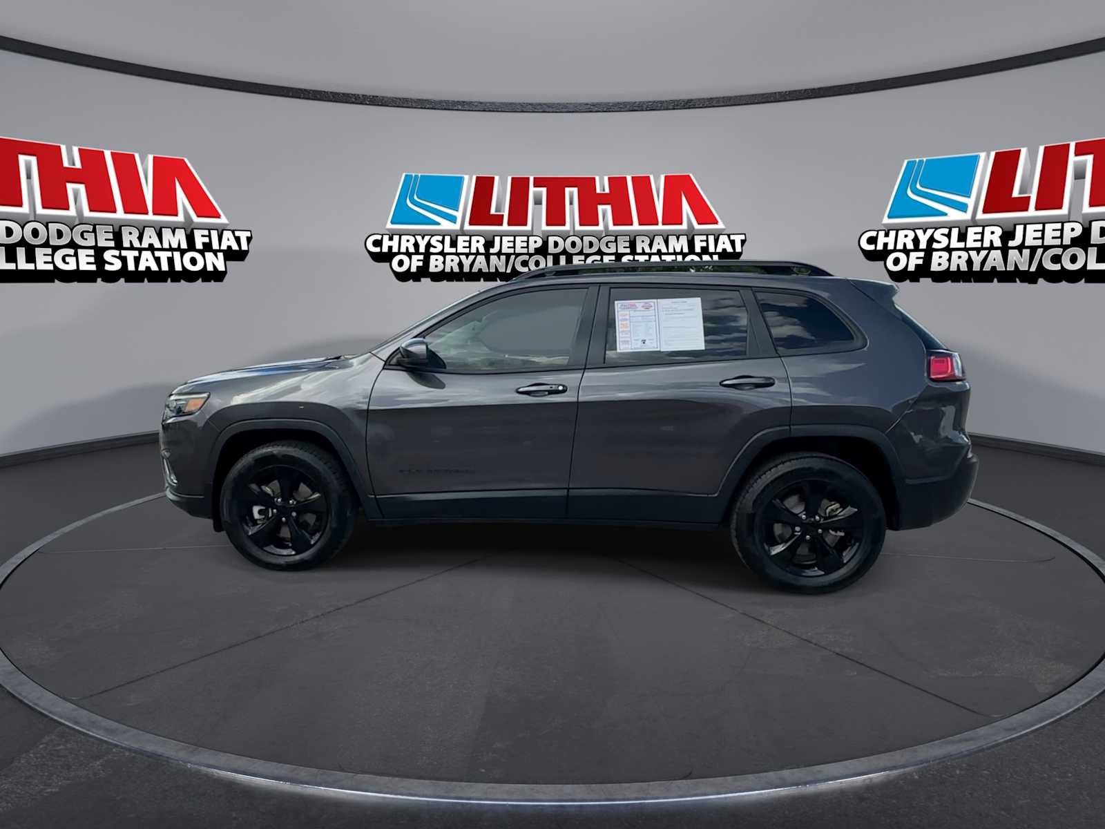 Used 2021 Jeep Cherokee Latitude Plus w/ Sun & Sound Group AWD/4WD image 5
