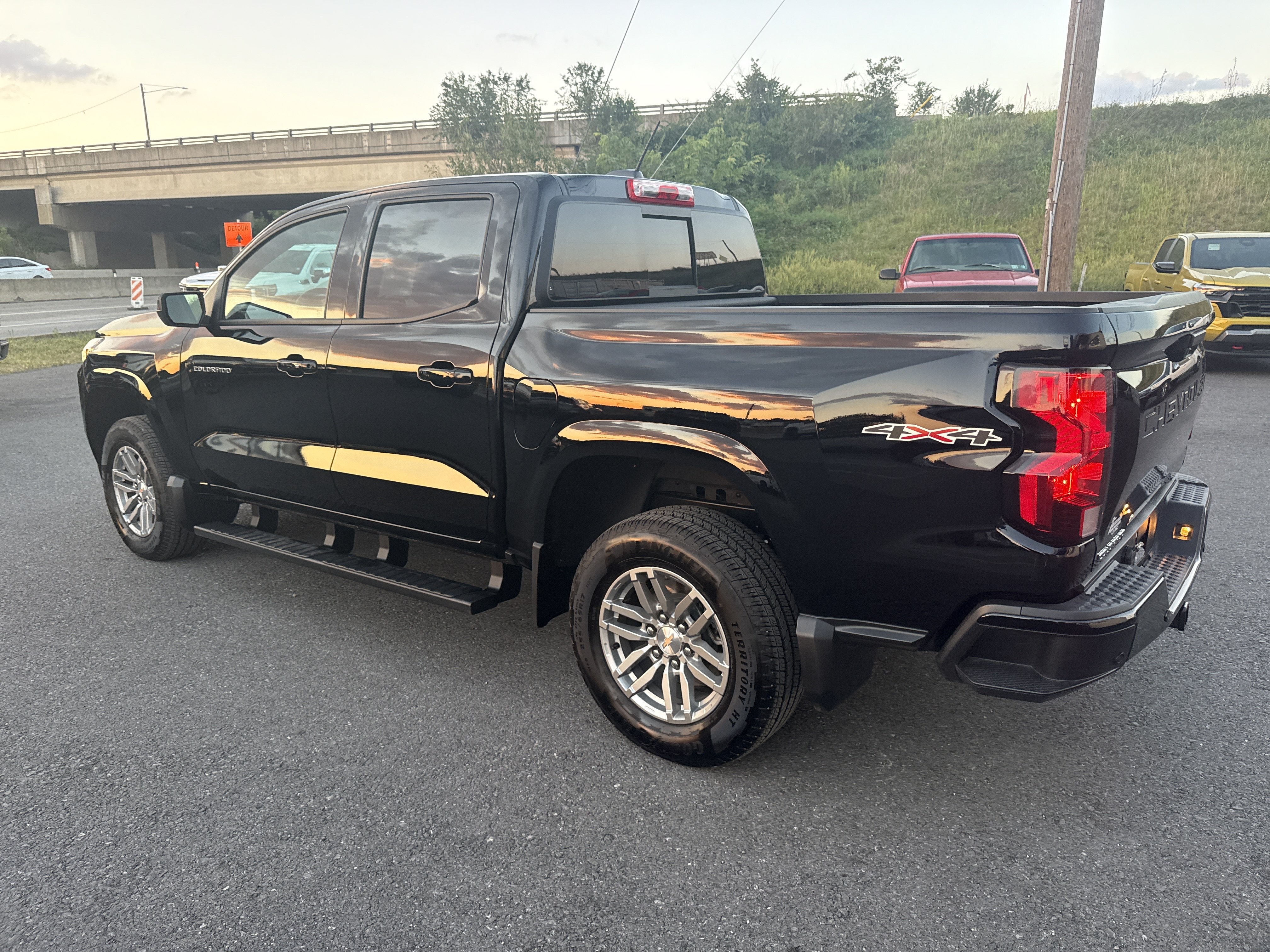 Used 2026 Chevrolet Colorado LT w/ Advanced Trailering Package AWD/4WD image 8