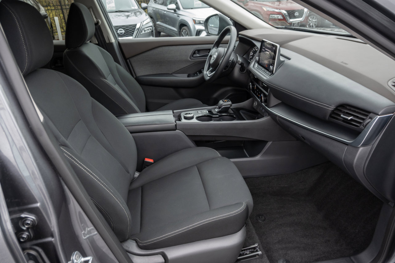 Used 2023 Nissan Rogue S image 28