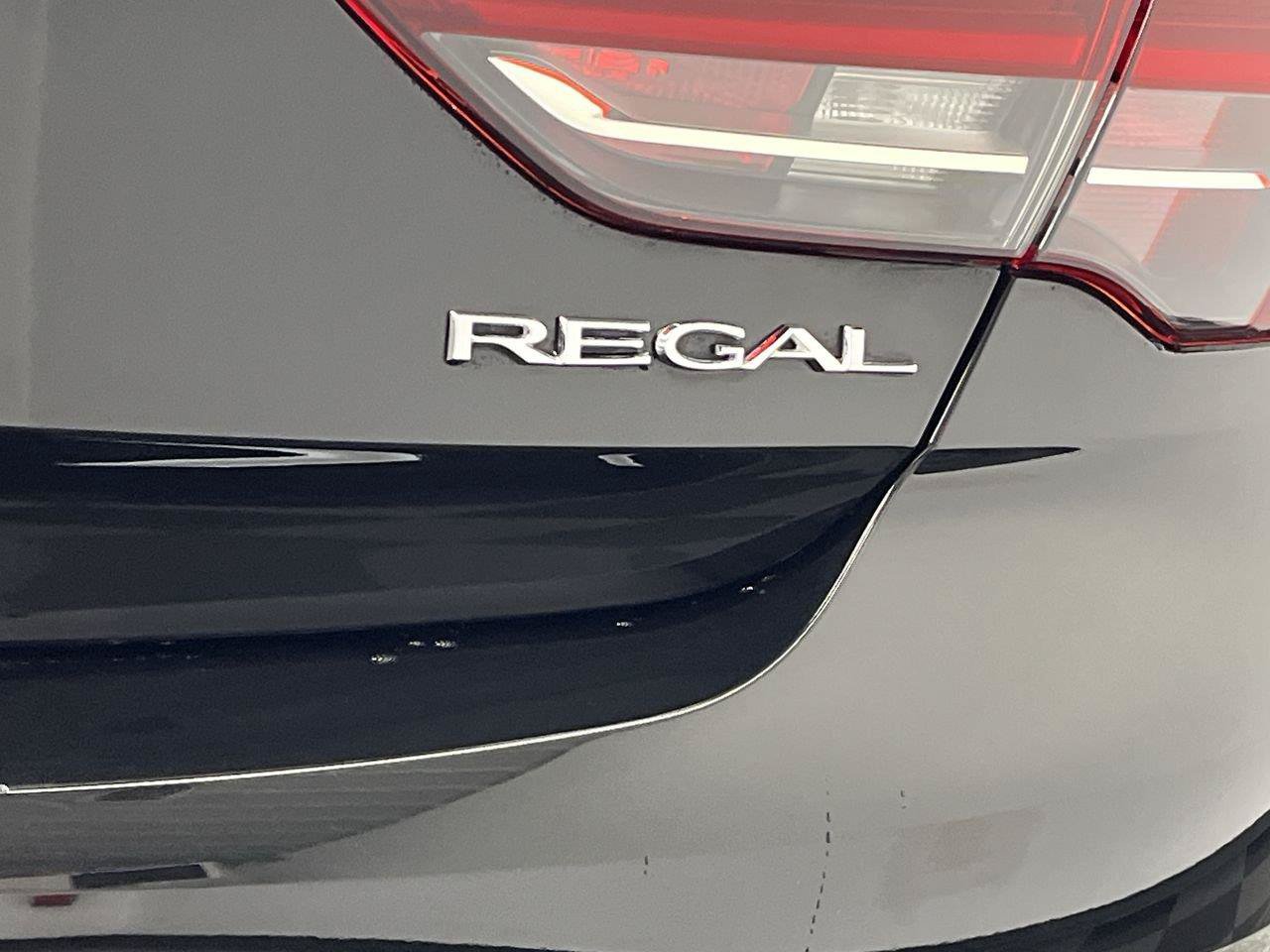 Certified 2020 Buick Regal Essence FWD image 32