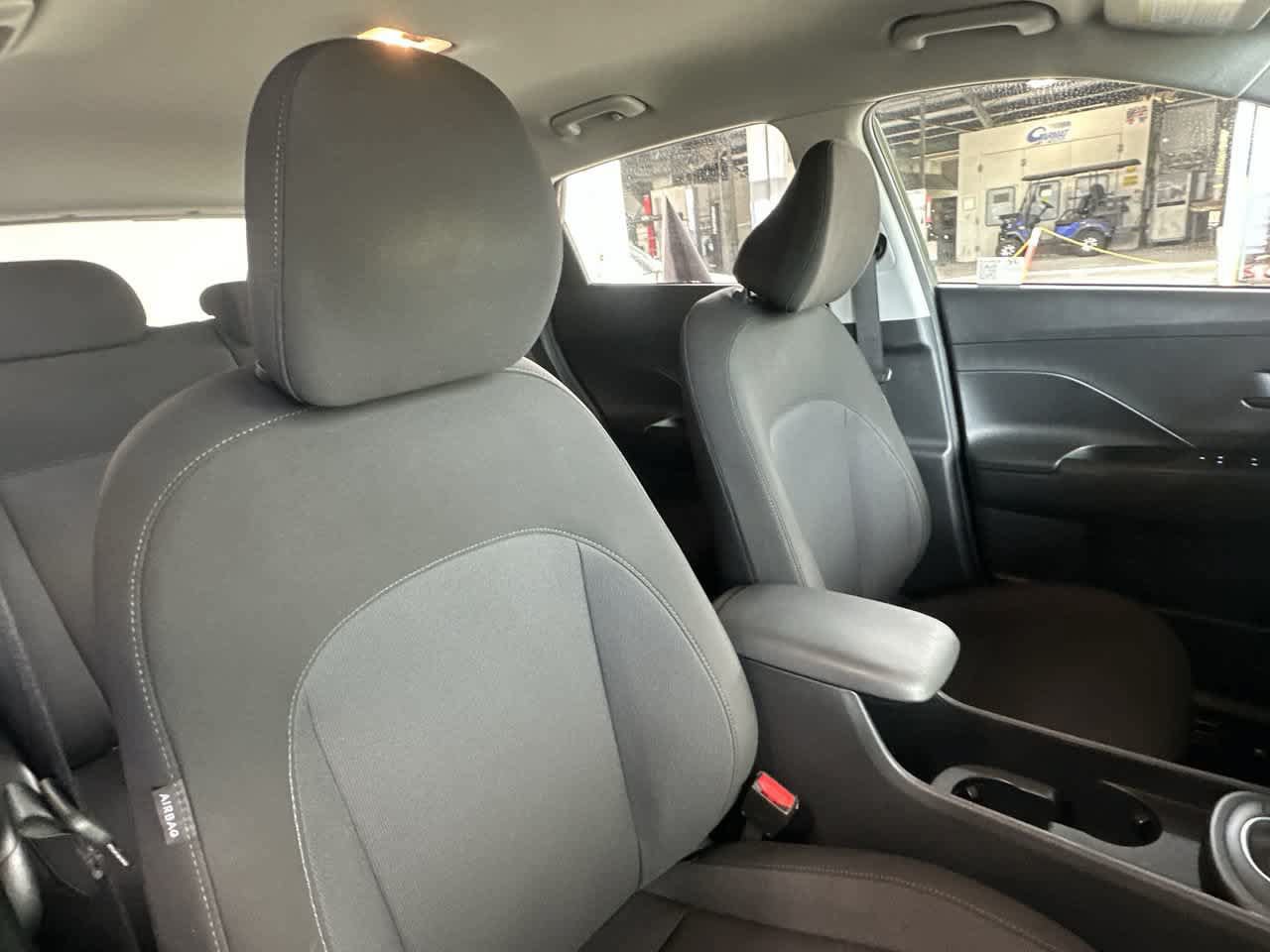 Used 2025 Hyundai Kona SE FWD image 27