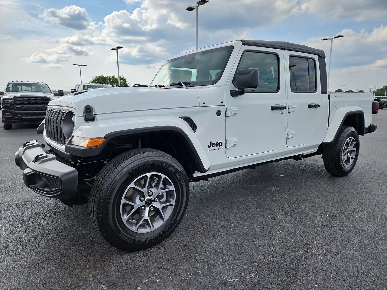 New 2025 Jeep Gladiator Sport image 3