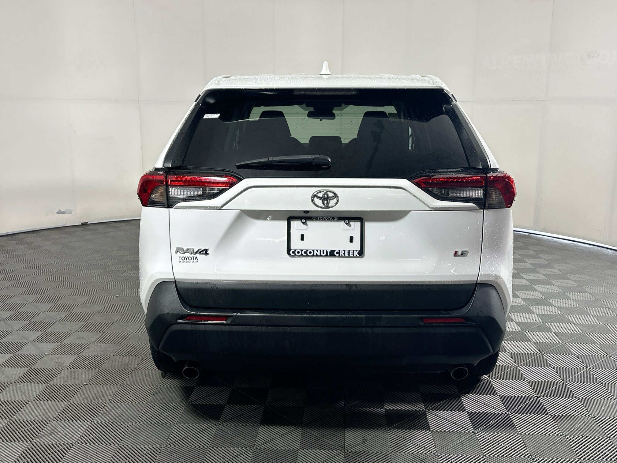 Used 2023 Toyota RAV4 LE FWD image 4