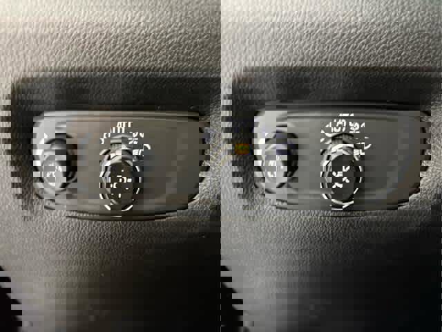 Used 2023 Chevrolet Traverse LT image 15