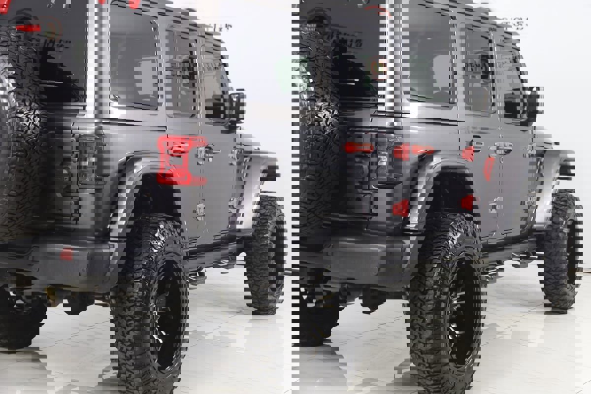 Used 2018 Jeep Wrangler Unlimited Rubicon w/ Dual Top Group AWD/4WD image 47