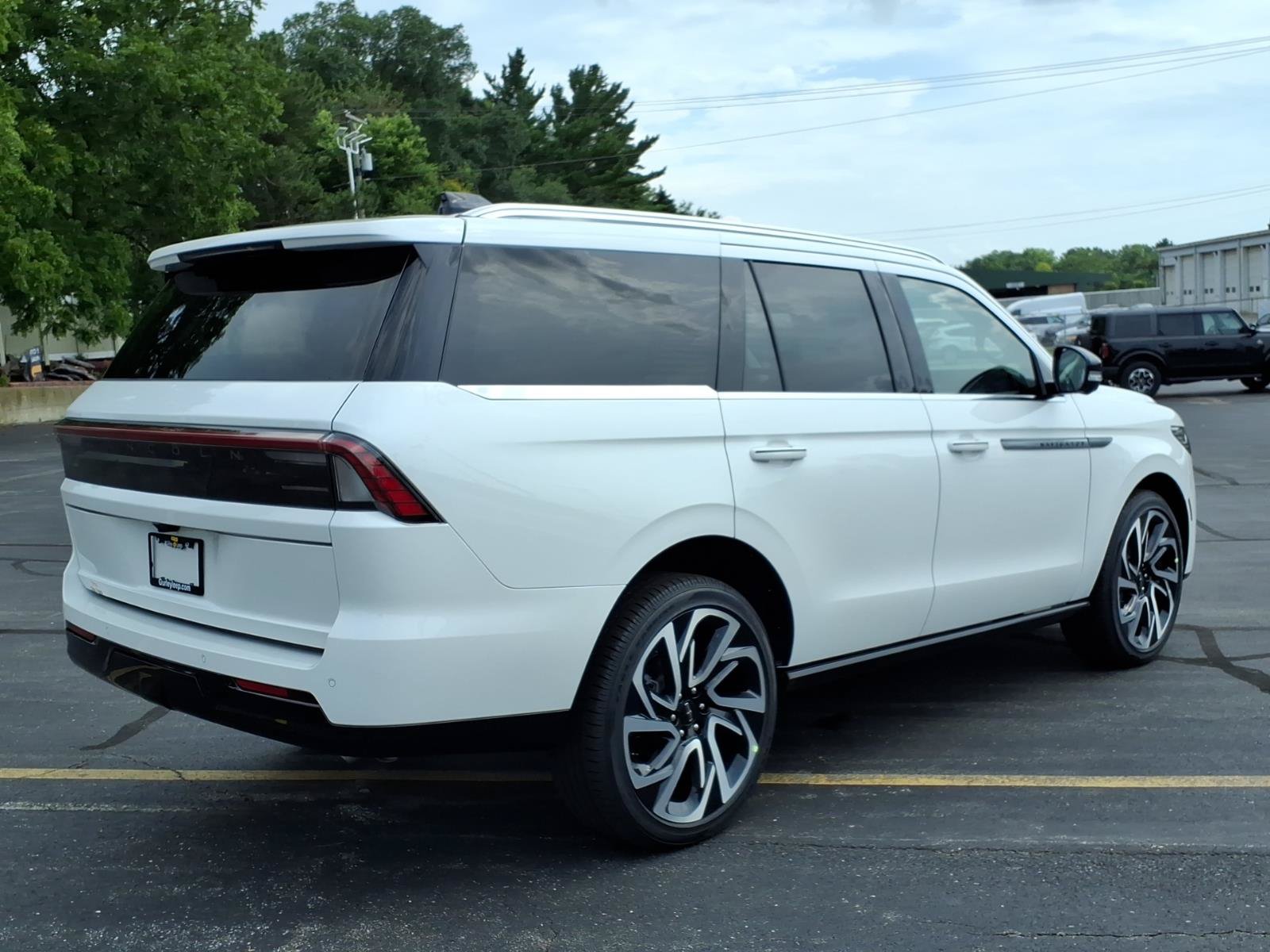New 2027 Lincoln Navigator Reserve AWD/4WD image 10