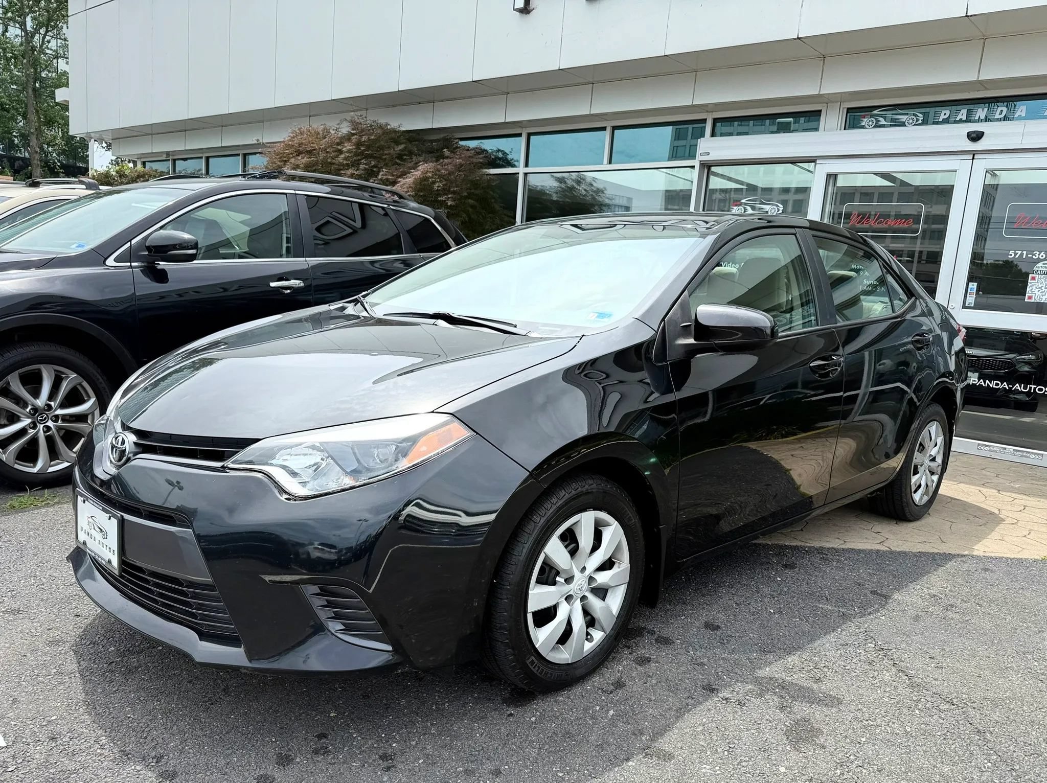 Used 2016 Toyota Corolla LE FWD image 3