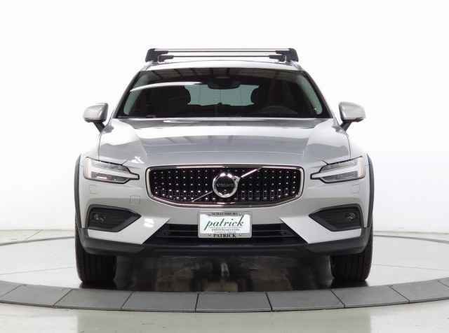 New 2025 Volvo V60 B5 Cross Country Plus w/ Protection Package Premier image 2