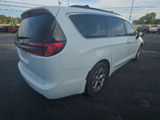 Used 2023 Chrysler Pacifica Limited FWD image 5