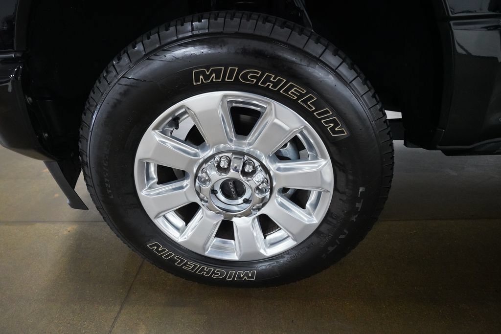 Used 2022 Ford F350 Platinum w/ FX4 Off-Road Package AWD/4WD image 26