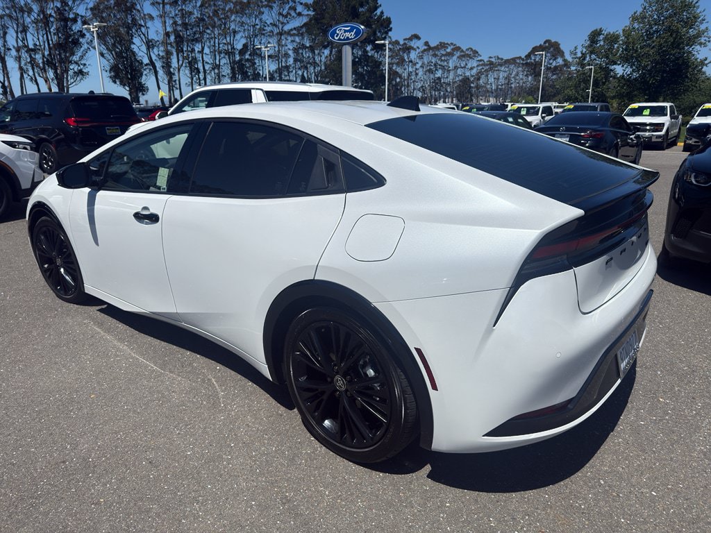 Used 2025 Toyota Prius FWD image 3