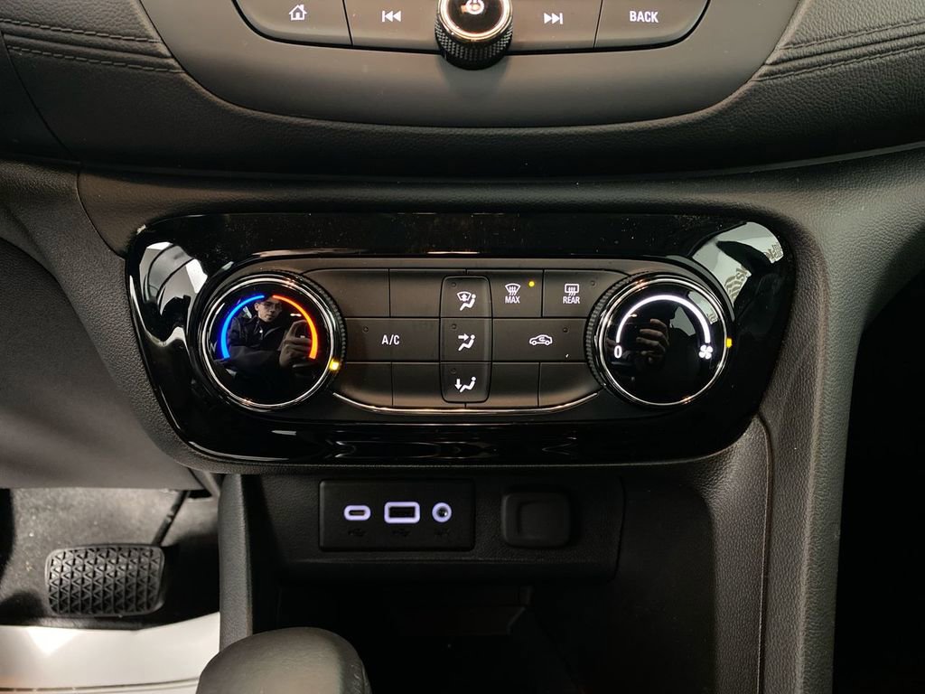 Certified 2023 Buick Encore GX Preferred FWD image 18