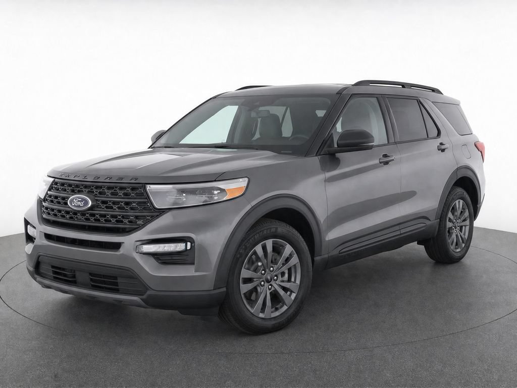 Used 2023 Ford Explorer XLT w/ Equipment Group 202A AWD/4WD image 17