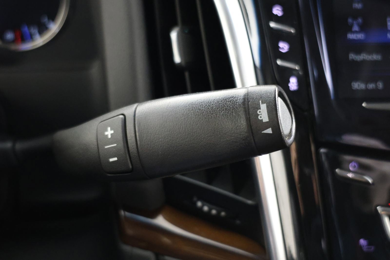 Used 2020 Cadillac Escalade Luxury AWD/4WD image 6