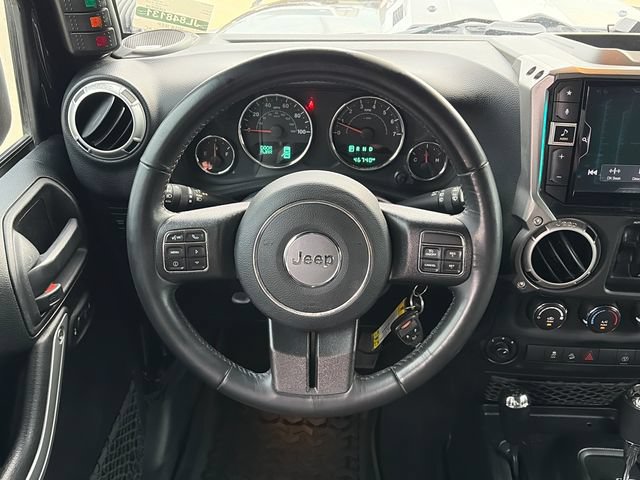 Used 2018 Jeep Wrangler Unlimited Rubicon w/ Connectivity Group AWD/4WD image 17