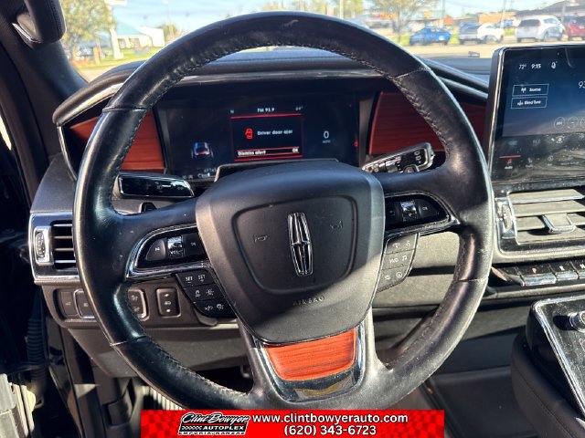 Used 2022 Lincoln Navigator Reserve AWD/4WD image 15