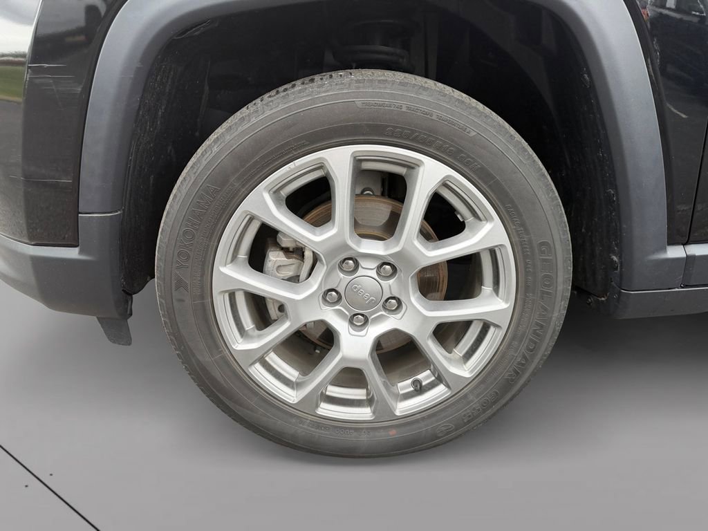 Used 2022 Jeep Compass Latitude w/ Sun and Sound Group AWD/4WD image 9