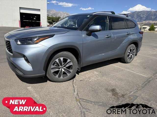Used 2022 Toyota Highlander XLE AWD/4WD image 12