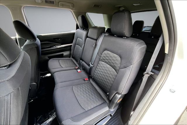 Certified 2024 Nissan Pathfinder SV FWD image 21