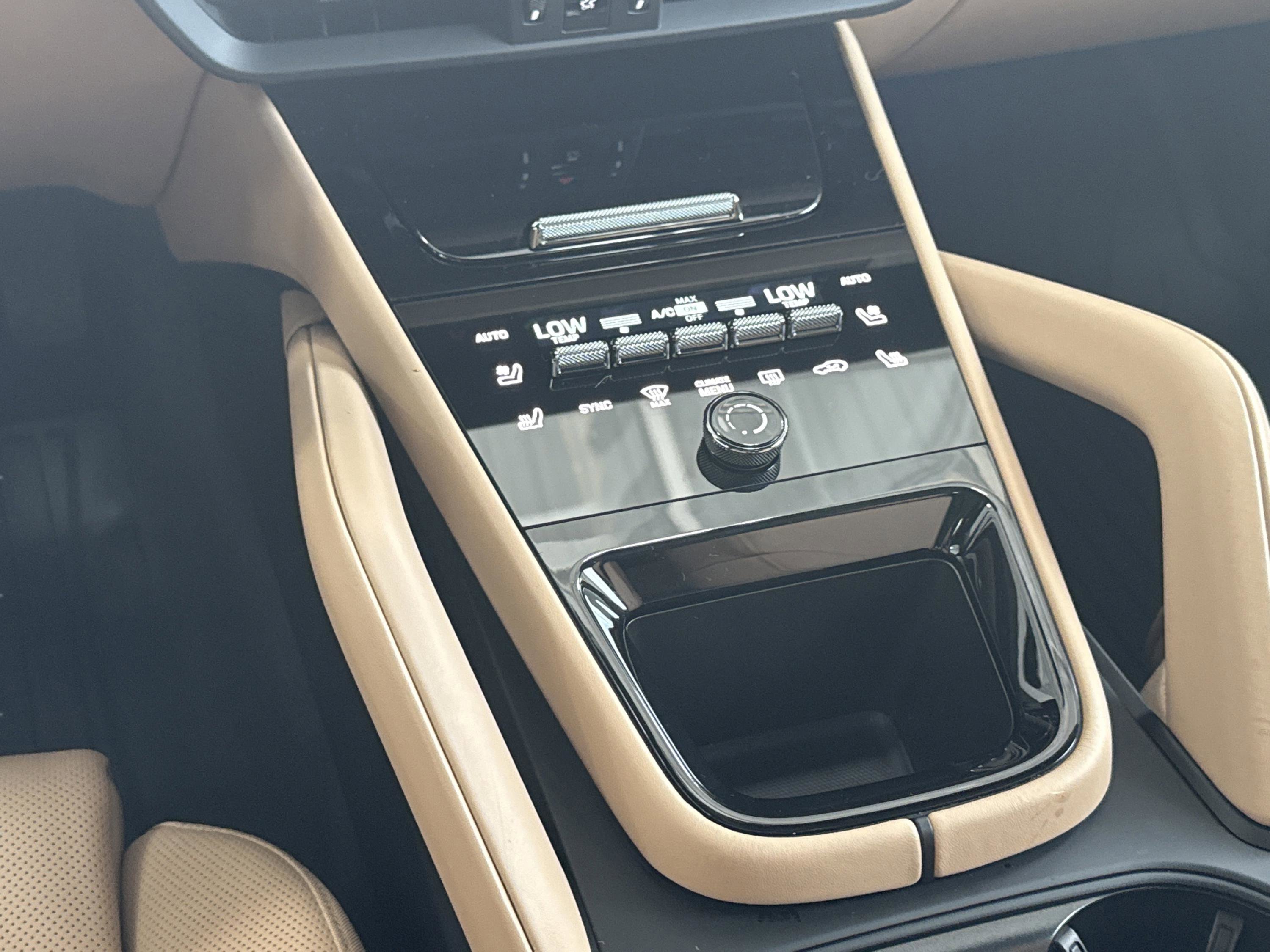 Used 2024 Porsche Cayenne image 48