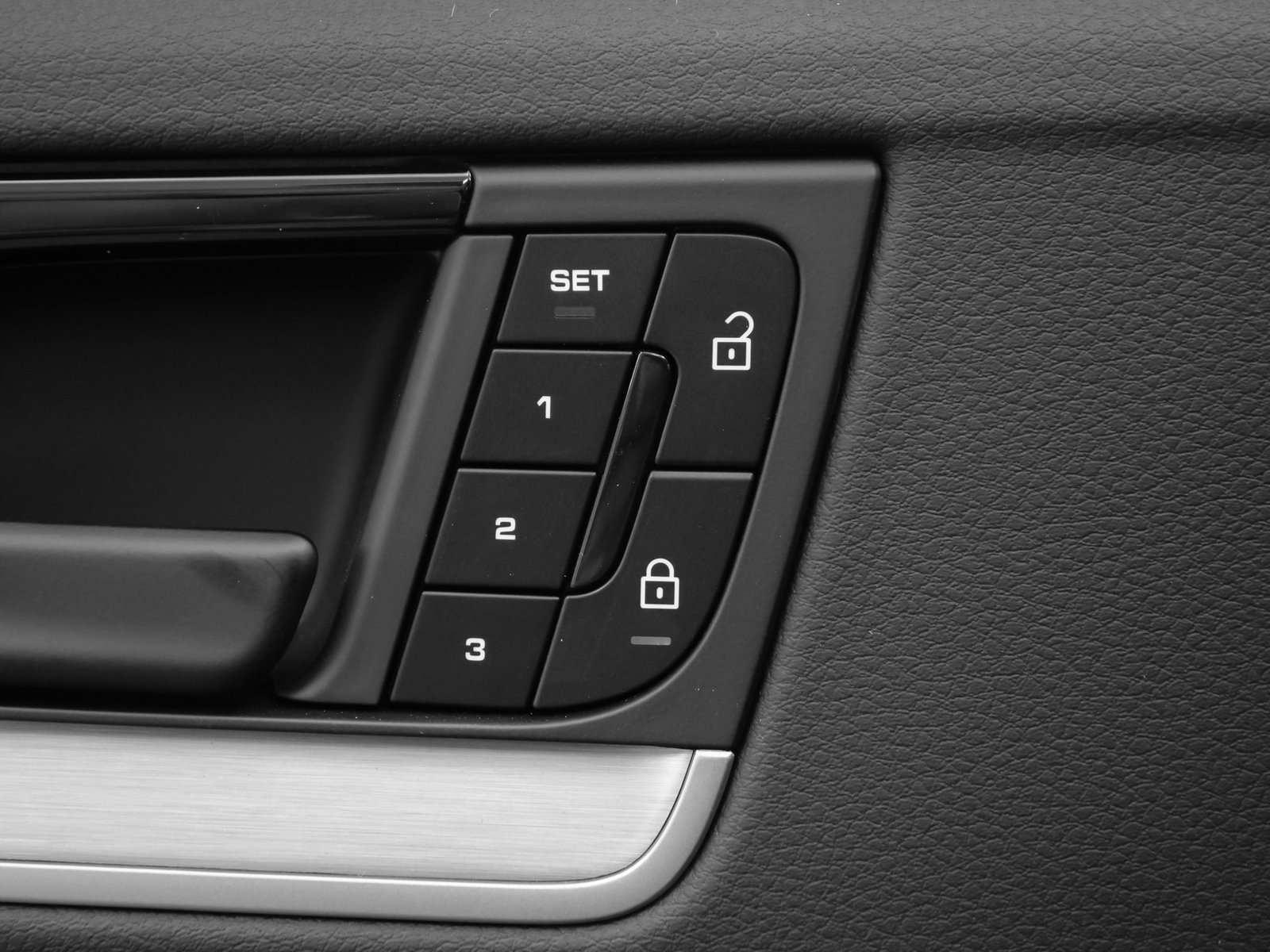 Used 2024 Porsche Cayenne image 28