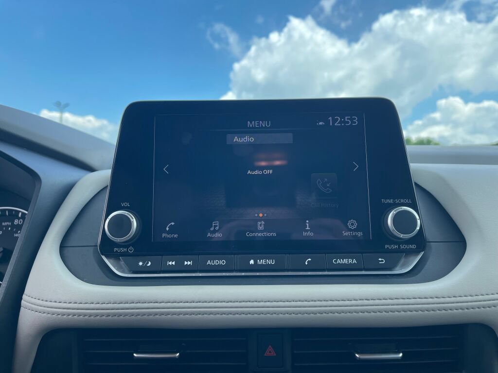 Used 2025 Nissan Rogue SV AWD/4WD image 9