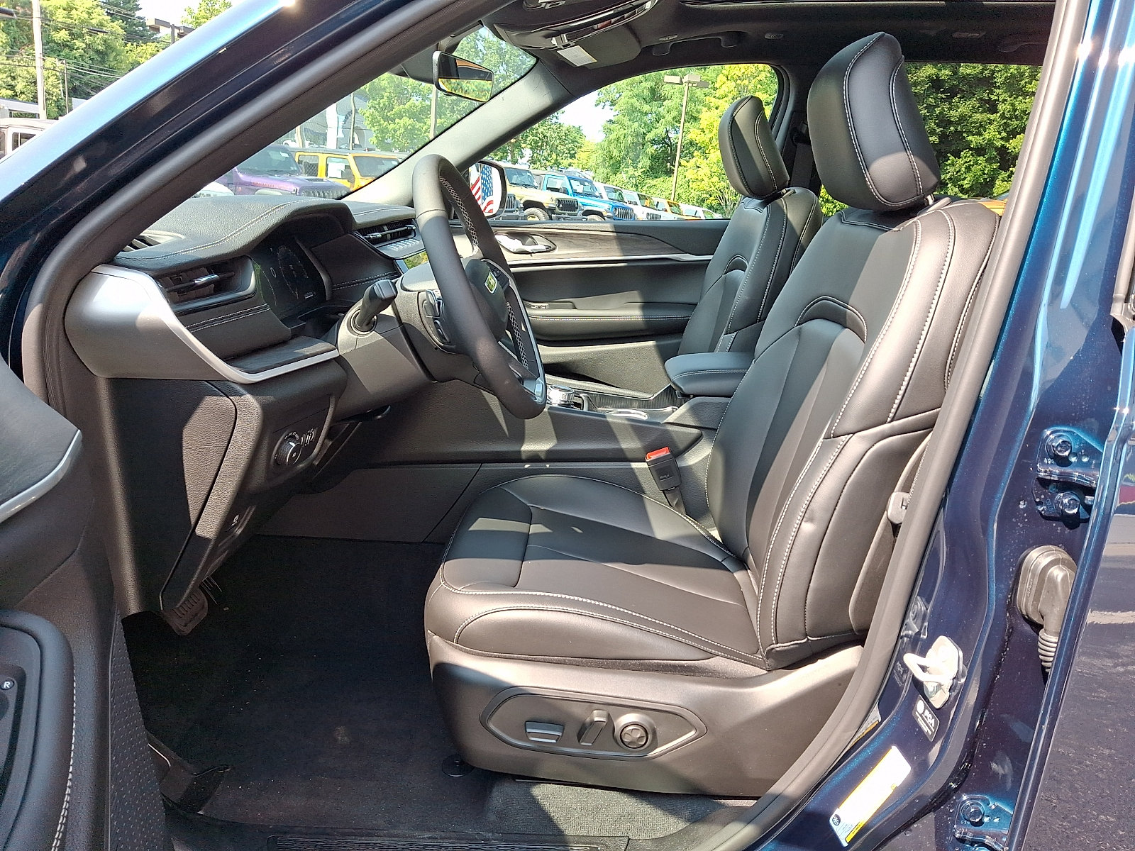 New 2026 Jeep Grand Cherokee Limited AWD/4WD image 9