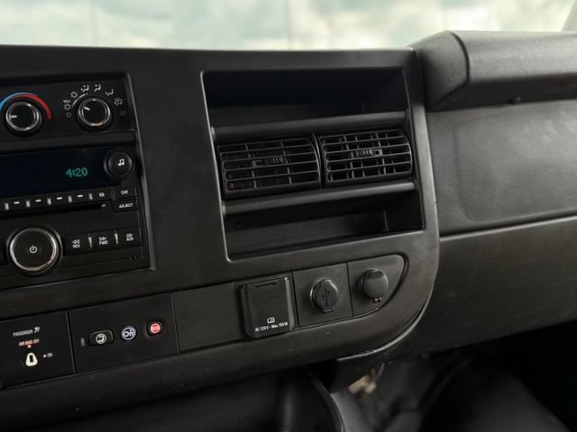 Used 2017 GMC Savana 3500 Extended RWD image 9